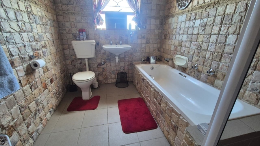 3 Bedroom Property for Sale in Country Club Western Cape